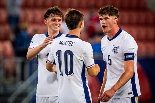 Sport Themen der Woche KW25 SPAIN U21, U 21 - ENGLAND U21 Tyler Morton, James McAtee, Charlie Cresswell of England during the UEFA European Under-21 Championship 2025 Quarterfinal football match between Spain U21 and England U21. Stadium City Arena, Trnava, Slovakia, June 21, 2025. Photo by Branislav Racko Copyright: xx 080A2867-Enhanced-NR