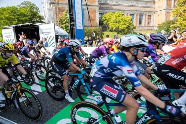 June 21, 2025, Copenhagen, Denmark: The peloton passes the finish area during the 1st Copenhagen Sprint 2025 - Women s Elite, a 151,3 km one-day race from Roskilde to Copenhagen. The international cycling race Copenhagen Sprint will be held for the first time in Denmark. It is a so-called World Tour race that is expected to bring together many of the world s best riders. The women s race will be held on Saturday and the men s race on Sunday. Copenhagen Denmark - ZUMAs197 20250621_aaa_s197_393 Copyright: xKristianxTuxenxLadegaardxBergx