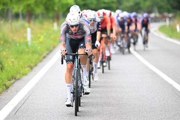 Baloise Belgium Tour 2025 Stage 5 BRUSSEL, BELGIUM - JUNE 22 : Rider of Alpecin - Deceuninck leading the peloton during stage 5 of the 94th edition of Baloise Tour of Belgium an UCI ProSeries 2.Pro cycling road race stage for Men Elite of 183.2 km with start in Brussel and finish in Brussel on June 22, 2025 in Brussel, Belgium, 22 06 2025 ( Motordriver Guy De Vuyst - Brussel Belgium  Copyright: xTomasxSiskx