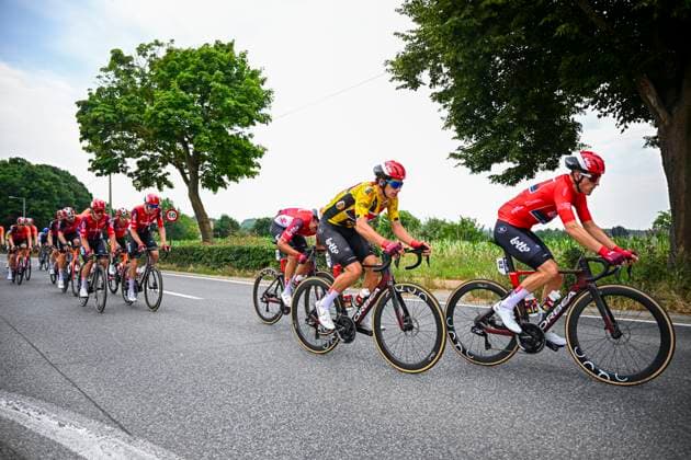 Baloise Belgium Tour 2025 Stage 5 BRUSSEL, BELGIUM - JUNE 22 : Segaert Alec (BEL) of Lotto Cycling Team, Berckmoes Jenno (BEL) of Lotto in action during stage 5 of the 94th edition of Baloise Tour of Belgium an UCI ProSeries 2.Pro cycling road race stage for Men Elite of 183.2 km with start in Brussel and finish in Brussel on June 22, 2025 in Brussel, Belgium, 22 06 2025 ( Motordriver Guy De Vuyst - Brussel Belgium  Copyright: xTomasxSiskx