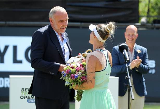 Siegerehrung Markus Zöcke, Marketa Vondrousova (CZE) im Steffi Graf Stadion Finale HYLO Berlin Tennis Open Damen auf Rasen 22.06.2025