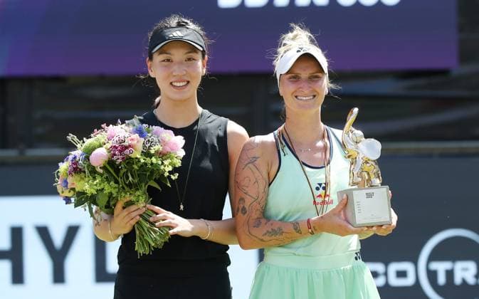 Wang Xinyu (CHN), Siegeri Marketa Vondrousova (CZE) im Steffi Graf Stadion Finale HYLO Berlin Tennis Open Damen auf Rasen 22.06.2025