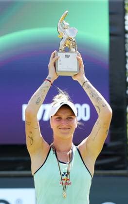 Siegerin Gewinnerin Marketa Vondrousova (CZE) mit Pokal im Steffi Graf Stadion Finale HYLO Berlin Tennis Open Damen auf Rasen 22.06.2025
