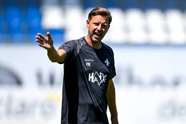 Florian Kohfeldt (SV Darmstadt 98, Trainer) gestikuliert, GER, Trainingsauftakt, SV Darmstadt 98 Fussball, 2. Bundesliga, Spielzeit 2025 2026, 22.06.2025 GER, Trainingsauftakt, SV Darmstadt 98 Fussball, 2. Bundesliga, Spielzeit 2025 2026, 22.06.2025 Darmstadt