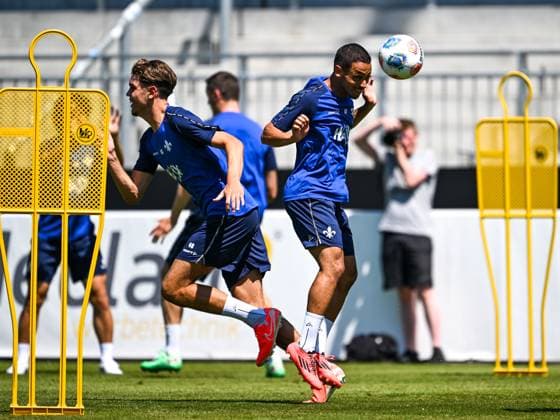 Othmane El Idrissi (SV Darmstadt 98, 47) am Ball, GER, Trainingsauftakt, SV Darmstadt 98 Fussball, 2. Bundesliga, Spielzeit 2025 2026, 22.06.2025 GER, Trainingsauftakt, SV Darmstadt 98 Fussball, 2. Bundesliga, Spielzeit 2025 2026, 22.06.2025 Darmstadt