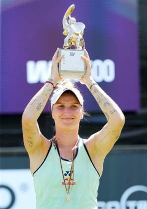 Siegerin Marketa Vondrousova (CZE) mit Pokal im Steffi Graf Stadion Finale HYLO Berlin Tennis Open Damen auf Rasen 22.06.2025