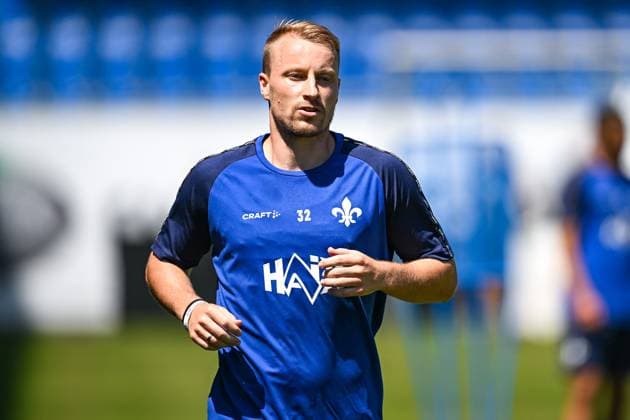 Fabian Holland (SV Darmstadt 98, 32) beim Training, GER, Trainingsauftakt, SV Darmstadt 98 Fussball, 2. Bundesliga, Spielzeit 2025 2026, 22.06.2025 GER, Trainingsauftakt, SV Darmstadt 98 Fussball, 2. Bundesliga, Spielzeit 2025 2026, 22.06.2025 Darmstadt