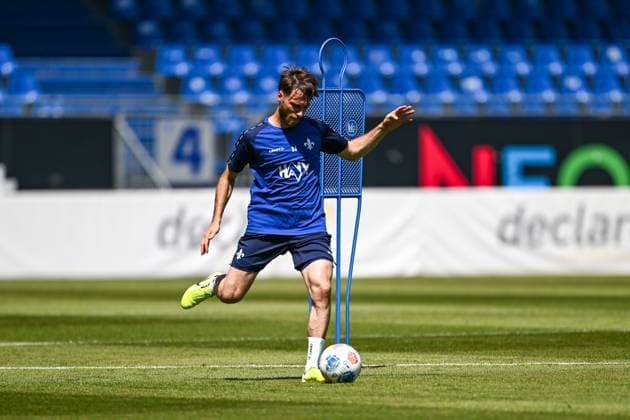 Matthias Bader (SV Darmstadt 98, 26) am Ball, GER, Trainingsauftakt, SV Darmstadt 98 Fussball, 2. Bundesliga, Spielzeit 2025 2026, 22.06.2025 GER, Trainingsauftakt, SV Darmstadt 98 Fussball, 2. Bundesliga, Spielzeit 2025 2026, 22.06.2025 Darmstadt
