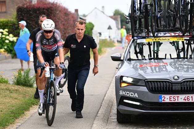 Baloise Belgium Tour 2025 Stage 5 BRUSSEL, BELGIUM - JUNE 22 : Bike change Philipsen Jasper (BEL) of Alpecin-Deceuninck during stage 5 of the 94th edition of Baloise Tour of Belgium an UCI ProSeries 2.Pro cycling road race stage for Men Elite of 183.2 km with start in Brussel and finish in Brussel on June 22, 2025 in Brussel, Belgium, 22 06 2025 ( Motordriver Guy De Vuyst - Brussel Belgium  Copyright: xTomasxSiskx