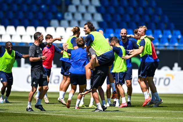 Die Spieler von Darmstadt haben gute Laune beim Training, GER, Trainingsauftakt, SV Darmstadt 98 Fussball, 2. Bundesliga, Spielzeit 2025 2026, 22.06.2025 GER, Trainingsauftakt, SV Darmstadt 98 Fussball, 2. Bundesliga, Spielzeit 2025 2026, 22.06.2025 Darmstadt