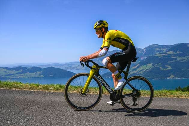 Tour de Suisse 2025 Stage 8 EMMETTEN STOCKHUTTE, SWITZERLAND - JUNE 22 : Benoot Tiesj (BEL) of Team Visma Lease a Bike in action during stage 8 of the 88th edition of Tour de Suisse an UCI World Tour 2.UWT Individual Time Trial stage for Men Elite of 10.1 km with start in Beckenried and finish in Emmetten Stockhutte on June 22, 2025 in Emmetten Stockhutte, Switzerland, 22 06 2025 ( Motordriver Kenny Verfaillie - Emmetten Stockhutte Switzerland  Copyright: xVincentxKalutx