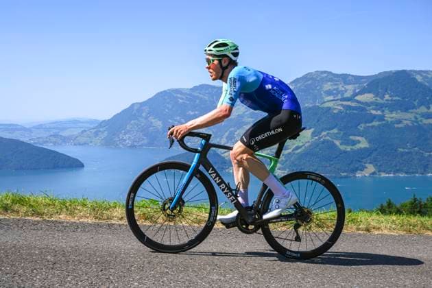 Tour de Suisse 2025 Stage 8 EMMETTEN STOCKHUTTE, SWITZERLAND - JUNE 22 : Scotson Callum (AUS) of Decathlon AG2R La Mondiale Team in action during stage 8 of the 88th edition of Tour de Suisse an UCI World Tour 2.UWT Individual Time Trial stage for Men Elite of 10.1 km with start in Beckenried and finish in Emmetten Stockhutte on June 22, 2025 in Emmetten Stockhutte, Switzerland, 22 06 2025 ( Motordriver Kenny Verfaillie - Emmetten Stockhutte Switzerland  Copyright: xVincentxKalutx