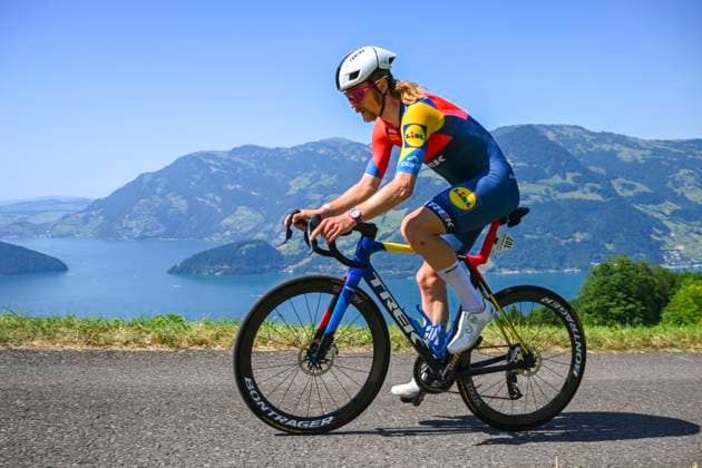 Tour de Suisse 2025 Stage 8 EMMETTEN STOCKHUTTE, SWITZERLAND - JUNE 22 : Simmons Quinn (USA) of Lidl - Trek in action during stage 8 of the 88th edition of Tour de Suisse an UCI World Tour 2.UWT Individual Time Trial stage for Men Elite of 10.1 km with start in Beckenried and finish in Emmetten Stockhutte on June 22, 2025 in Emmetten Stockhutte, Switzerland, 22 06 2025 ( Motordriver Kenny Verfaillie - Emmetten Stockhutte Switzerland  Copyright: xVincentxKalutx