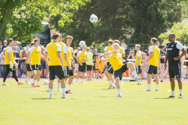 22.06.2025, xomx, Fussball 2.Bundesliga, SG Dynamo Dresden - Trainingsauftakt Saison 2025 26 v.l. Das Training laeuft bei tropischen Temperaturen. (DFL DFB REGULATIONS PROHIBIT ANY USE OF PHOTOGRAPHS as IMAGE SEQUENCES and or QUASI-VIDEO) Dresden