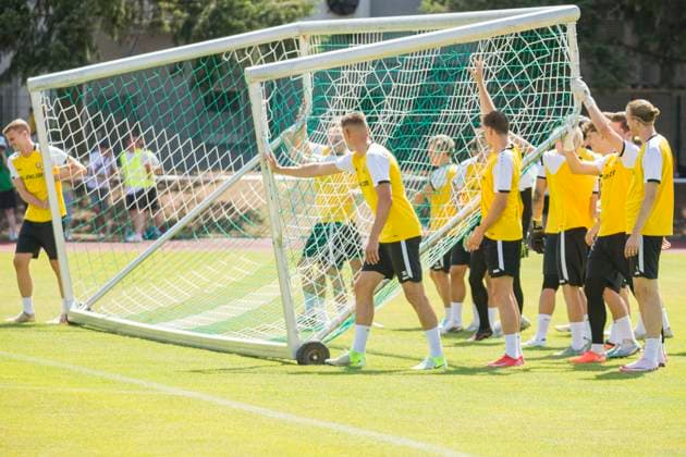 22.06.2025, xomx, Fussball 2.Bundesliga, SG Dynamo Dresden - Trainingsauftakt Saison 2025 26 v.l. Das Training laeuft bei tropischen Temperaturen. (DFL DFB REGULATIONS PROHIBIT ANY USE OF PHOTOGRAPHS as IMAGE SEQUENCES and or QUASI-VIDEO) Dresden