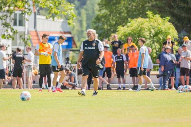 22.06.2025, xomx, Fussball 2.Bundesliga, SG Dynamo Dresden - Trainingsauftakt Saison 2025 26 v.l. Das Training laeuft bei tropischen Temperaturen. Heiko Scholz (SG Dynamo Dresden Co-Trainer (DFL DFB REGULATIONS PROHIBIT ANY USE OF PHOTOGRAPHS as IMAGE SEQUENCES and or QUASI-VIDEO) Dresden