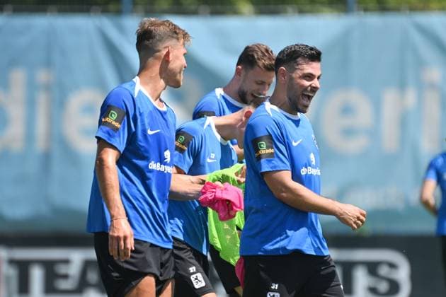 Sport Themen der Woche KW25 v.re:Bester Laune:Kevin VOLLAND (1860), Florian NIEDERLECHNER (1860). Trainingsauftakt TSV 1860 Muenchen am 22.06.2025.Training, Fussball 3.Liga,Saison 2025 2026 *** v re Best mood Kevin VOLLAND 1860 , Florian NIEDERLECHNER 1860 Training start TSV 1860 Muenchen on 22 06 2025 Training, Soccer 3 Liga,Season 2025 2026