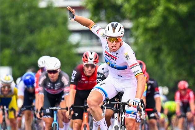 Baloise Belgium Tour 2025 Stage 5 BRUSSEL, BELGIUM - JUNE 22 : Merlier Tim (BEL) of Soudal - Quick Step celebrating his victory during stage 5 of the 94th edition of Baloise Tour of Belgium an UCI ProSeries 2.Pro cycling road race stage for Men Elite of 183.2 km with start in Brussel and finish in Brussel on June 22, 2025 in Brussel, Belgium, 22 06 2025 ( Motordriver Guy De Vuyst - Brussel Belgium  Copyright: xTomasxSiskx