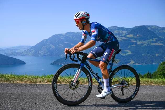 Tour de Suisse 2025 Stage 8 EMMETTEN STOCKHUTTE, SWITZERLAND - JUNE 22 : Van Wilder Ilan (BEL) of Soudal Quick-Step in action during stage 8 of the 88th edition of Tour de Suisse an UCI World Tour 2.UWT Individual Time Trial stage for Men Elite of 10.1 km with start in Beckenried and finish in Emmetten Stockhutte on June 22, 2025 in Emmetten Stockhutte, Switzerland, 22 06 2025 ( Motordriver Kenny Verfaillie - Emmetten Stockhutte Switzerland  Copyright: xVincentxKalutx