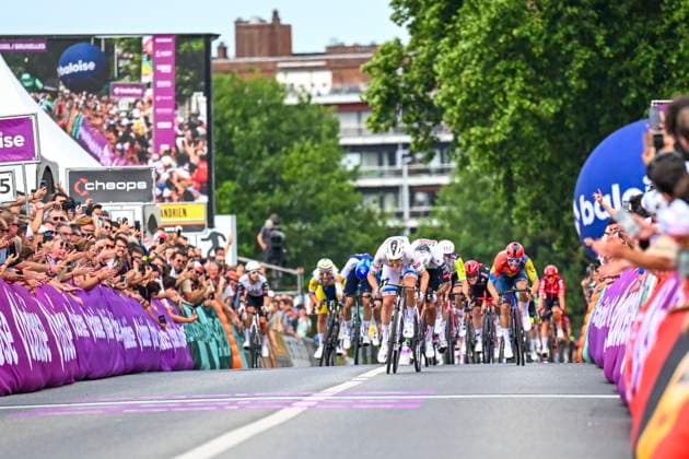 Baloise Belgium Tour 2025 Stage 5 BRUSSEL, BELGIUM - JUNE 22 : Merlier Tim (BEL) of Soudal - Quick Step in the final sprint during stage 5 of the 94th edition of Baloise Tour of Belgium an UCI ProSeries 2.Pro cycling road race stage for Men Elite of 183.2 km with start in Brussel and finish in Brussel on June 22, 2025 in Brussel, Belgium, 22 06 2025 ( Motordriver Guy De Vuyst - Brussel Belgium  Copyright: xTomasxSiskx