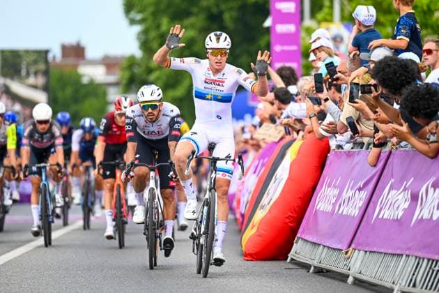 Baloise Belgium Tour 2025 Stage 5 BRUSSEL, BELGIUM - JUNE 22 : Merlier Tim (BEL) of Soudal - Quick Step celebrating his victory during stage 5 of the 94th edition of Baloise Tour of Belgium an UCI ProSeries 2.Pro cycling road race stage for Men Elite of 183.2 km with start in Brussel and finish in Brussel on June 22, 2025 in Brussel, Belgium, 22 06 2025 ( Motordriver Guy De Vuyst - Brussel Belgium  Copyright: xTomasxSiskx