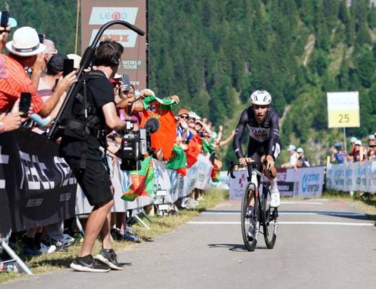 22.06.2025 Tour de Suisse 2025 Einzelzeitfahren Beckenried - Stockhuette. Bild : Joao Almeida (POR) Team UAE Emirates Sieger der Tour de Suisse Aktion Einzelbild