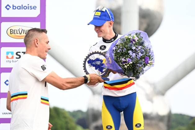 Baloise Belgium Tour 2025 Stage 5 BRUSSEL, BELGIUM - JUNE 22 : Vandenstorme Dylan (BEL) of Team Flanders - Baloise on the podium during stage 5 of the 94th edition of Baloise Tour of Belgium an UCI ProSeries 2.Pro cycling road race stage for Men Elite of 183.2 km with start in Brussel and finish in Brussel on June 22, 2025 in Brussel, Belgium, 22 06 2025 ( Motordriver Guy De Vuyst - Brussel Belgium  Copyright: xTomasxSiskx