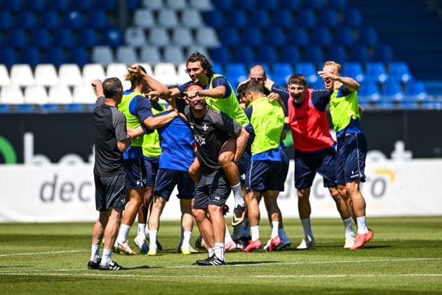 Die Spieler von Darmstadt haben gute Laune beim Training, GER, Trainingsauftakt, SV Darmstadt 98 Fussball, 2. Bundesliga, Spielzeit 2025 2026, 22.06.2025 GER, Trainingsauftakt, SV Darmstadt 98 Fussball, 2. Bundesliga, Spielzeit 2025 2026, 22.06.2025 Darmstadt