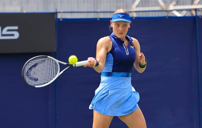 22nd June 2025; Devonshire Park, Eastbourne, East Sussex, England: Lexus International Eastbourne, Qualifying Day 2; Suzan Lamens (NEO) plays a forehand shot against Elisabetta Cocciaretto (ITA)  ActionPlus12804293 HongboxChen