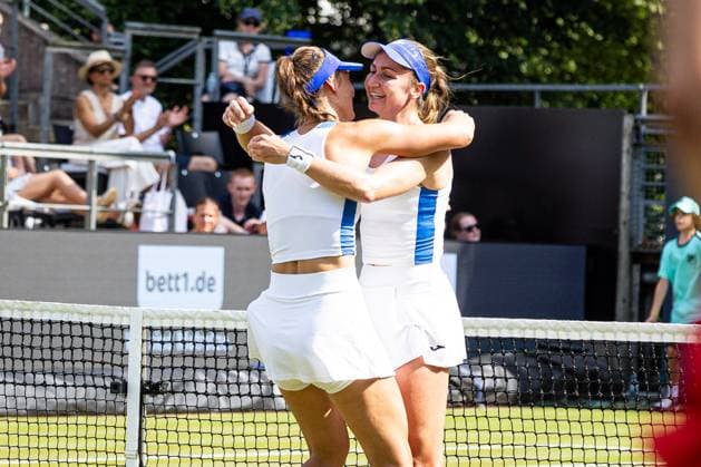 Tereza MIHALIKOVA SVK und Olivia NICHOLLS GBR freuen sich über ihren Sieg, Berlin Tennis Open by HYLO 2025, Berlin, LTTC Rot-Weiß , 22.06.2025, Copyright: xClaudioxGärtnerx