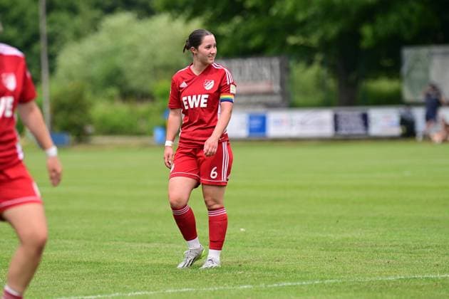 Fußball I Frauen I Saison 2024 2025 I Entscheidungsspiel zur Regionalliga Nord I SpVg Aurich - SSC Hagen Ahrensburg I 22.06.2025 Nahaufnahme, Einzelfoto, Freisteller, Portrait, Porträt, Einzelbild, Einzelfoto, Körper: Sina Brühl (6, SpVg Aurich). Worpswede Eiche A-Platz Niedersachsen Deutschland Copyright: xLobeca WolfxGebhardtx