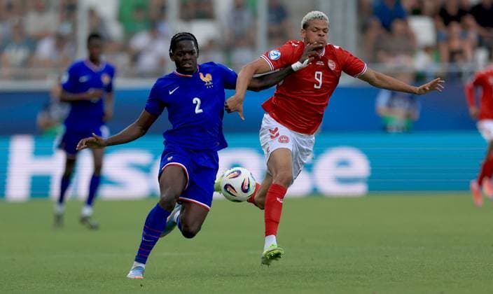 Sport Themen der Woche KW25 22.06.2025 Presov(Slovakia) Denmark- France 1 4 final U21, U 21 U-21 Under-21 European men s football championship Castello Lukeba(L) France,William Osula(R) Denmark :