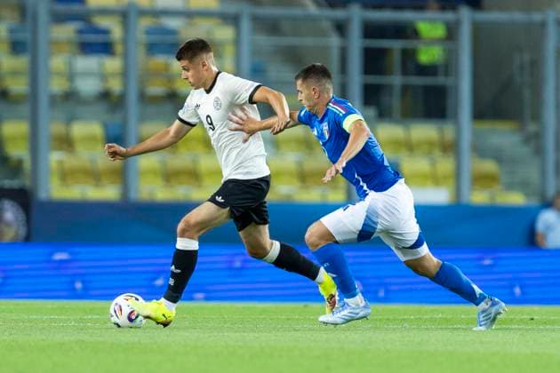 UEFA U21, U 21 Europameisterschaft, Viertelfinale: Deutschland - Italien; 22.06.2025 Nicolo Tresoldi (Deutschland, 9), Lorenzo Pirola (Italien, 5) bei der UEFA U21-Europameisterschaft im Viertelfinalspiel Deutschland - Italien, am 22.06.2025, DAC Arena, Dunajska Streda, Slowakei Copyright: xBEAUTIFULxSPORTS Meuselx