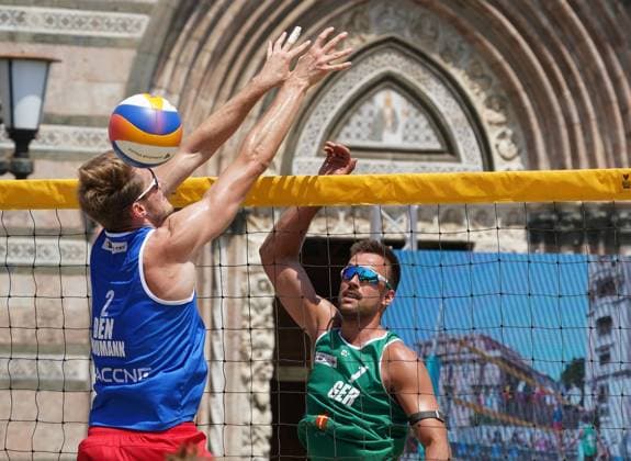 Volleyball World Beach Tour Futures Messina Mollgaard and Houmann (DEN) play against Hopt and Pfretzschner (GER) in the final for third place in the men s tournament in Messina, Italy, on June 22, 2025. Messina Italy  Copyright: xGabrielexMaricchiolox originalFilename:maricchiolo-volleyba250622_npweB.jpg