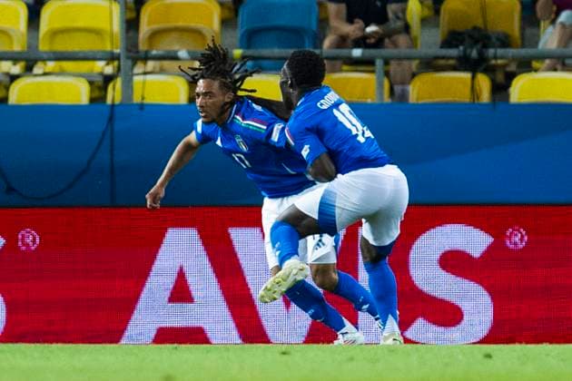 UEFA U21, U 21 Europameisterschaft, Viertelfinale: Deutschland - Italien; 22.06.2025 Luca Koleosho (Italien, 17) und Wilfried Gnonto (Italien, 10) jubeln bei der UEFA U21-Europameisterschaft im Viertelfinalspiel Deutschland - Italien, am 22.06.2025, DAC Arena, Dunajska Streda, Slowakei Copyright: xBEAUTIFULxSPORTS Meuselx
