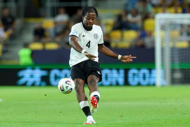 Bright Arrey-Mbi (Germany) kontrolliert den Ball, UEFA European Under-21 Championship 2025 Quarter-Final, Germany v Italy, MOL Arà na am 22. June 2025 in Dunajska Streda, Slowakei. (Foto von Marco Steinbrenner DeFodi Images) Bright Arrey-Mbi (Germany) controls the ball, UEFA European Under-21 Championship 2025 Quarter-Final, Germany v Italy, MOL Arà na, June 22, 2025 in Dunajska Streda, Slovakia. (Photo by Marco Steinbrenner DeFodi Images)