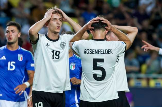 Nelson Weiper (Germany) und Max Rosenfelder (Germany) schauen enttaeuscht, UEFA European Under-21 Championship 2025 Quarter-Final, Germany v Italy, MOL Arà na am 22. June 2025 in Dunajska Streda, Slowakei. (Foto von Marco Steinbrenner DeFodi Images) Nelson Weiper (Germany) und Max Rosenfelder (Germany) look dejected, UEFA European Under-21 Championship 2025 Quarter-Final, Germany v Italy, MOL Arà na, June 22, 2025 in Dunajska Streda, Slovakia. (Photo by Marco Steinbrenner DeFodi Images)