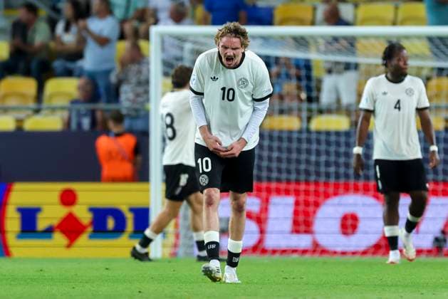 Nick Woltemade (Germany) aergert sich ueber den Ausgleich in der Nachspielzeit, UEFA European Under-21 Championship 2025 Quarter-Final, Germany v Italy, MOL Arà na am 22. June 2025 in Dunajska Streda, Slowakei. (Foto von Marco Steinbrenner DeFodi Images) Nick Woltemade (Germany) annoyed about the equaliser in injury time, UEFA European Under-21 Championship 2025 Quarter-Final, Germany v Italy, MOL Arà na, June 22, 2025 in Dunajska Streda, Slovakia. (Photo by Marco Steinbrenner DeFodi Images)