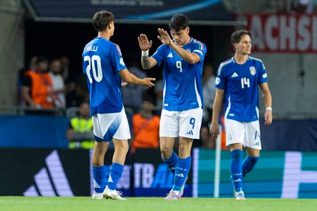UEFA U21, U 21 Europameisterschaft, Viertelfinale: Deutschland - Italien; 22.06.2025 Giuseppe Ambrosino (Italien, 9) jubelt nach seinem Tor mit Niccolo Pisilli (Italien, 20) bei der UEFA U21-Europameisterschaft im Viertelfinalspiel Deutschland - Italien, am 22.06.2025, DAC Arena, Dunajska Streda, Slowakei Copyright: xBEAUTIFULxSPORTS Meuselx