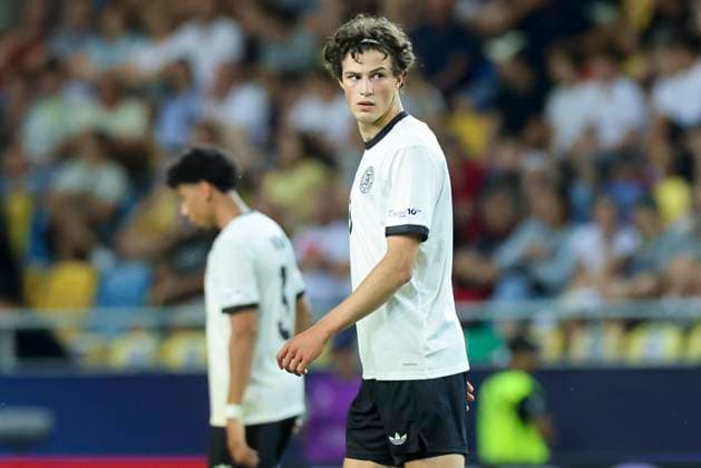 Merlin Roehl (Germany) schaut, UEFA European Under-21 Championship 2025 Quarter-Final, Germany v Italy, MOL Arà na am 22. June 2025 in Dunajska Streda, Slowakei. (Foto von Marco Steinbrenner DeFodi Images) Merlin Roehl (Germany) looks on, UEFA European Under-21 Championship 2025 Quarter-Final, Germany v Italy, MOL Arà na, June 22, 2025 in Dunajska Streda, Slovakia. (Photo by Marco Steinbrenner DeFodi Images)