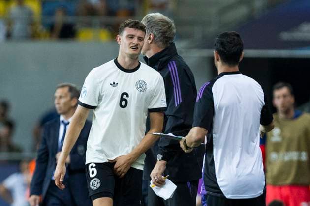 UEFA U21, U 21 Europameisterschaft, Viertelfinale: Deutschland - Italien; 22.06.2025 Eric Martel (Deutschland, 6) muss angeschlagen ausgewechselt werden bei der UEFA U21-Europameisterschaft im Viertelfinalspiel Deutschland - Italien, am 22.06.2025, DAC Arena, Dunajska Streda, Slowakei Copyright: xBEAUTIFULxSPORTS Meuselx