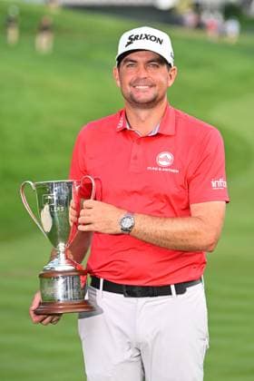 June 22, 2025: Keegan Bradley of Woodstock, VT, poses with the champion s trophy after winning the PGA, Golf Herren Travelers Championship golf tournament at TPC River Highlands in Cromwell CT. Cal Media Cromwell USA - ZUMAc04_ 20250622_zma_c04_086 Copyright: xEricxCanhax