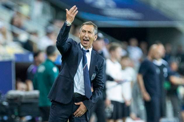 UEFA U21, U 21 Europameisterschaft, Viertelfinale: Deutschland - Italien; 22.06.2025 Carmine Nunziata (Italien, Cheftrainer) gestikuliert bei der UEFA U21-Europameisterschaft im Viertelfinalspiel Deutschland - Italien, am 22.06.2025, DAC Arena, Dunajska Streda, Slowakei Copyright: xBEAUTIFULxSPORTS Meuselx