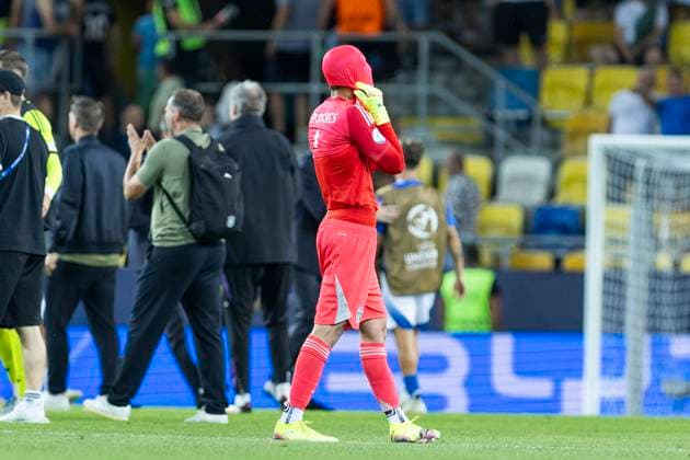 UEFA U21, U 21 Europameisterschaft, Viertelfinale: Deutschland - Italien; 22.06.2025 Sebastiano Desplanches (Italien, 1) hadert mit dem Ausscheiden bei der UEFA U21-Europameisterschaft im Viertelfinalspiel Deutschland - Italien, am 22.06.2025, DAC Arena, Dunajska Streda, Slowakei Copyright: xBEAUTIFULxSPORTS Meuselx