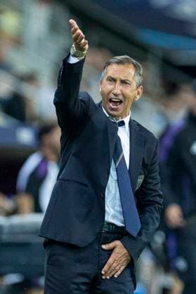 UEFA U21, U 21 Europameisterschaft, Viertelfinale: Deutschland - Italien; 22.06.2025 Carmine Nunziata (Italien, Cheftrainer) gestikuliert bei der UEFA U21-Europameisterschaft im Viertelfinalspiel Deutschland - Italien, am 22.06.2025, DAC Arena, Dunajska Streda, Slowakei Copyright: xBEAUTIFULxSPORTS Meuselx