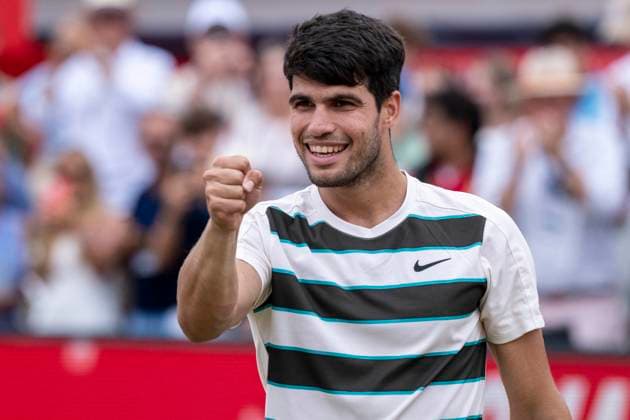 (250623) -- LONDON, June 23, 2025 -- Carlos Alcaraz celebrates after winning the men s singles final between Carlos Alcaraz of Spain and Jiri Lehecka of the Czech Republic at the Queen s Club Championships in London, Britain, on June 22, 2025. (Photo by Xinhua) (SP)BRITAIN-LONDON-TENNIS-QUEEN S CLUB CHAMPIONSHIPS-MEN S SINGLES-FINAL StephenxChung 
