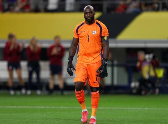 June 22, 2025, Arlington, Texas, USA: HaitiÃ¢â‚¬â ¢s goalkeeper JOHNY PLACIDE (1) walks to his position after giving up a goal on a wide open net during their Concacaf Gold Cup match against Team USA at AT&T Stadium in Arlington on Saturday. Arlington USA - ZUMAm257 20250622_zsp_m257_019 Copyright: xBrianxMcLeanx
