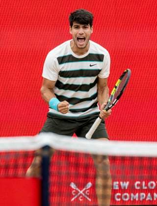 (250623) -- LONDON, June 23, 2025 -- Carlos Alcaraz celebrates after winning the men s singles final between Carlos Alcaraz of Spain and Jiri Lehecka of the Czech Republic at the Queen s Club Championships in London, Britain, on June 22, 2025. (Photo by Xinhua) (SP)BRITAIN-LONDON-TENNIS-QUEEN S CLUB CHAMPIONSHIPS-MEN S SINGLES-FINAL StephenxChung 