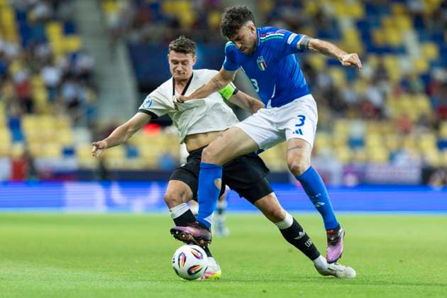 UEFA U21, U 21 Europameisterschaft, Viertelfinale: Deutschland - Italien; 22.06.2025 Eric Martel (Deutschland, 6), Matteo Ruggeri (Italien, 3) bei der UEFA U21-Europameisterschaft im Viertelfinalspiel Deutschland - Italien, am 22.06.2025, DAC Arena, Dunajska Streda, Slowakei Copyright: xBEAUTIFULxSPORTS Meuselx
