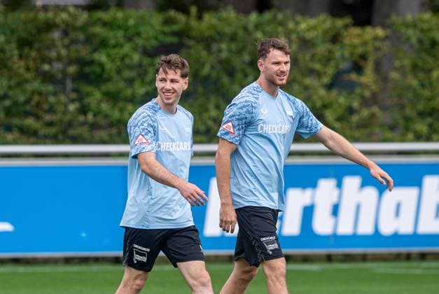 Fussball, Herren, Saison 2025 26, 2. Bundesliga, Hertha BSC, Trainingsauftakt, v.l. Leon Jensen (Hertha BSC), Pascal Klemens (Hertha BSC), 23.06. 2025,